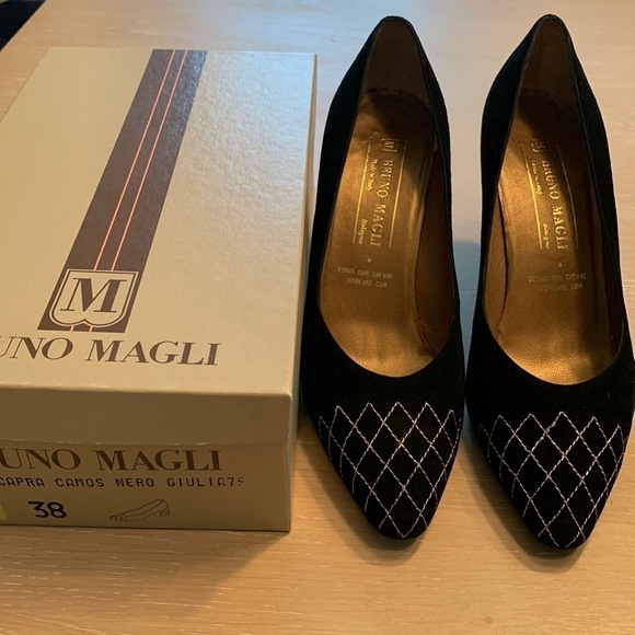 Bruno Magli Black Suede heels with gold thread accents EU 38=US 7.5 light wear - Picture 1 of 10